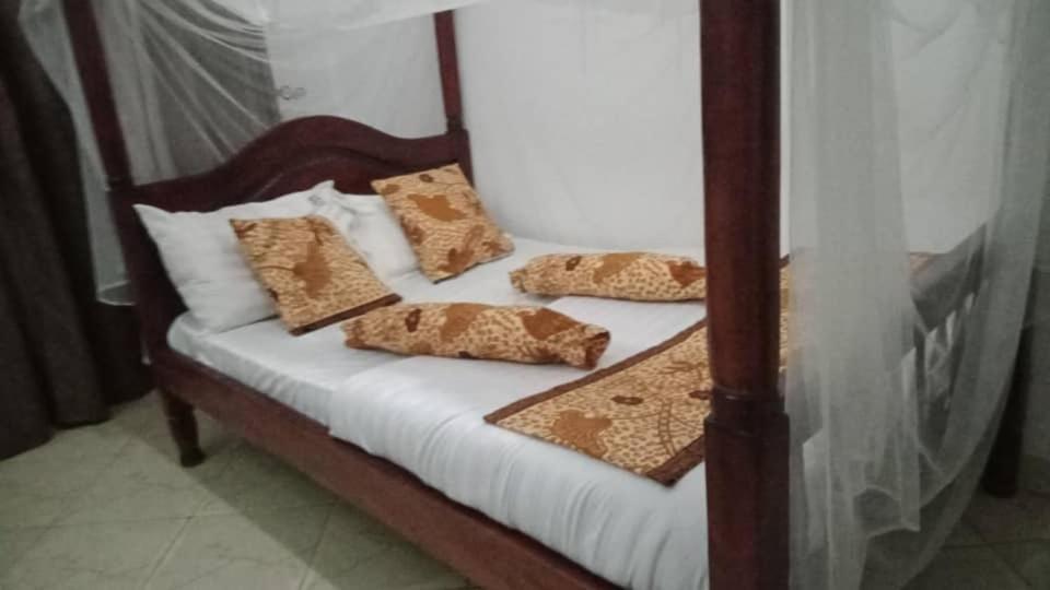 Riverside Resort Hotel Kabale Luaran gambar