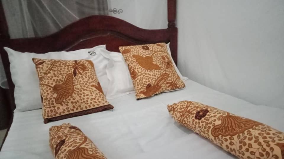 Riverside Resort Hotel Kabale Luaran gambar