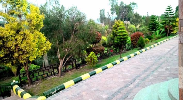Riverside Resort Hotel Kabale Luaran gambar