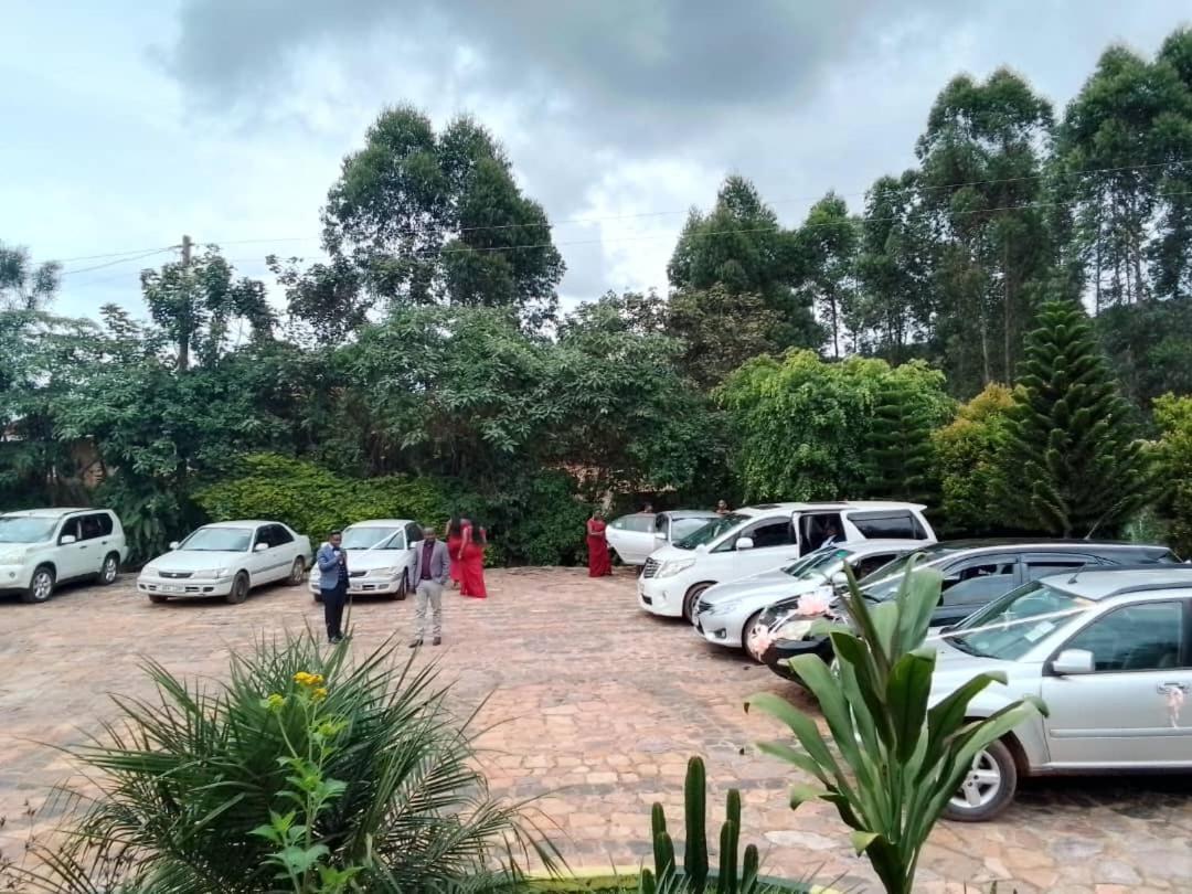 Riverside Resort Hotel Kabale Luaran gambar