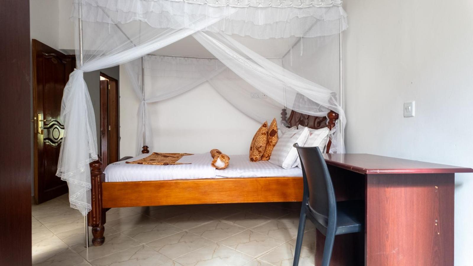 Riverside Resort Hotel Kabale Luaran gambar