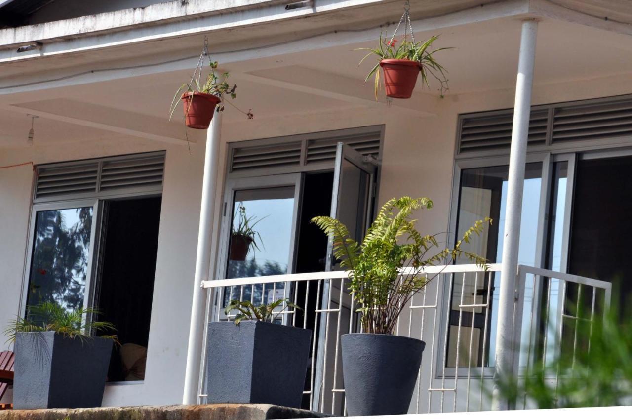 Riverside Resort Hotel Kabale Luaran gambar